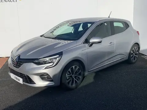 Used RENAULT CLIO Hybrid 2022 Ad 