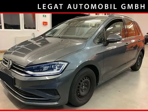 Used VOLKSWAGEN GOLF Petrol 2018 Ad 