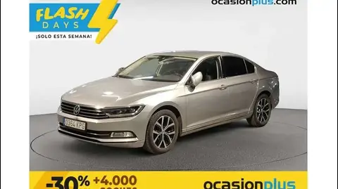 Used VOLKSWAGEN PASSAT Petrol 2015 Ad 