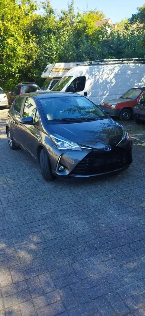 Used TOYOTA YARIS Hybrid 2017 Ad 