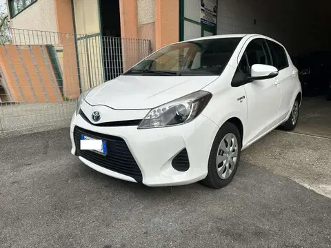 Used TOYOTA YARIS Hybrid 2014 Ad 