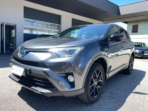 Used TOYOTA RAV4 Hybrid 2018 Ad 