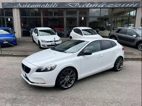 Annonce VOLVO V40 Essence 2018 d'occasion 