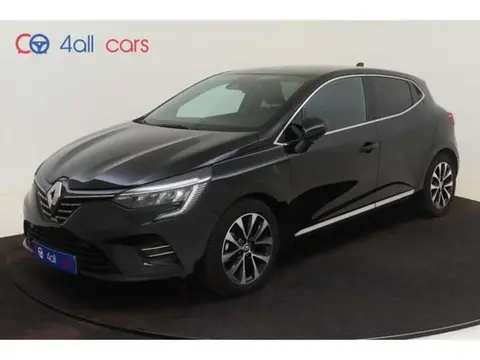 Used RENAULT CLIO Petrol 2023 Ad Belgium