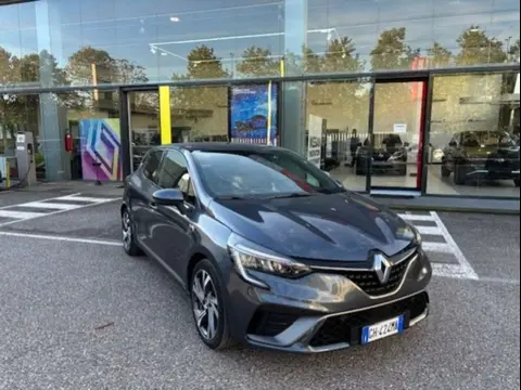 Used RENAULT CLIO Hybrid 2022 Ad 