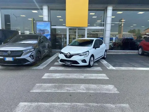 Used RENAULT CLIO Hybrid 2021 Ad 