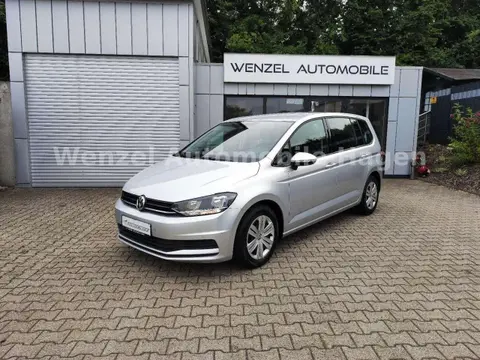 Used VOLKSWAGEN TOURAN Petrol 2017 Ad 