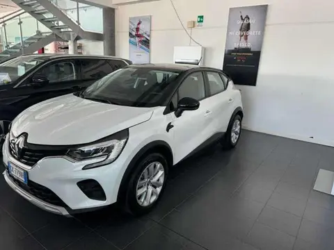 Used RENAULT CAPTUR Hybrid 2022 Ad 