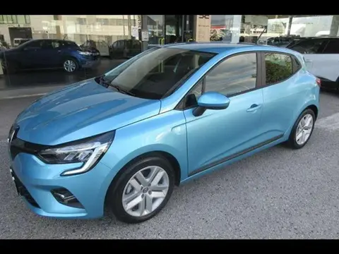 Used RENAULT CLIO Hybrid 2022 Ad 