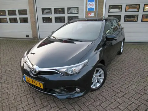 Used TOYOTA AURIS Petrol 2015 Ad 