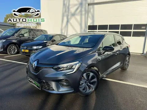 Used RENAULT CLIO Hybrid 2021 Ad 