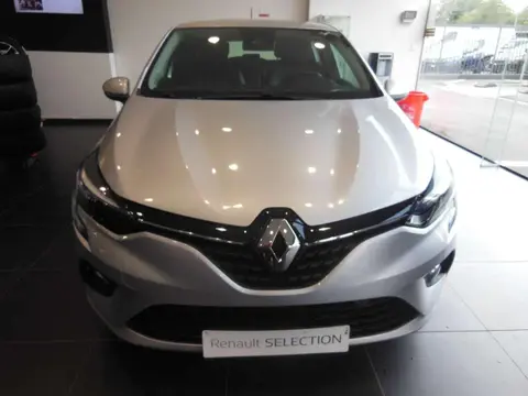 Used RENAULT CLIO Hybrid 2021 Ad 