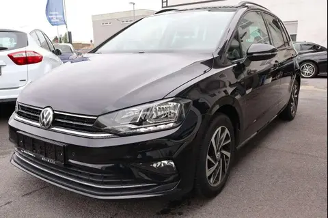 Used VOLKSWAGEN GOLF Petrol 2018 Ad 