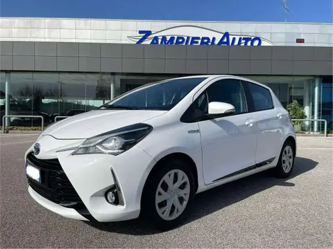 Used TOYOTA YARIS Hybrid 2019 Ad 