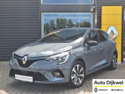 Used RENAULT CLIO Hybrid 2021 Ad 