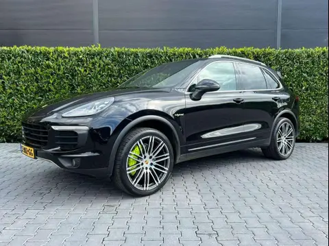 Used PORSCHE CAYENNE Electric 2017 Ad 