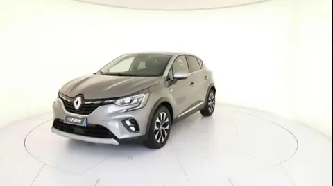 Used RENAULT CAPTUR Hybrid 2023 Ad 