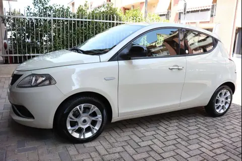 Annonce LANCIA YPSILON Essence 2015 d'occasion 