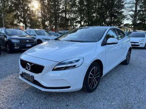 Annonce VOLVO V40 Essence 2018 d'occasion 