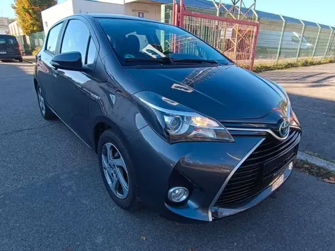 Used TOYOTA YARIS Hybrid 2015 Ad 