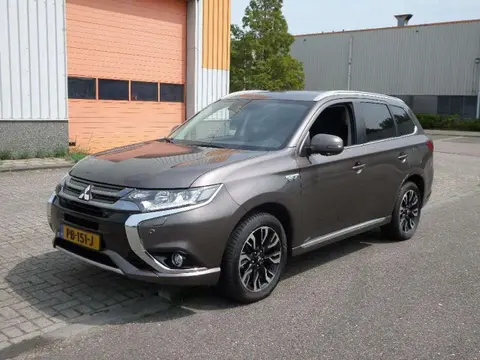 Used MITSUBISHI OUTLANDER Hybrid 2017 Ad 