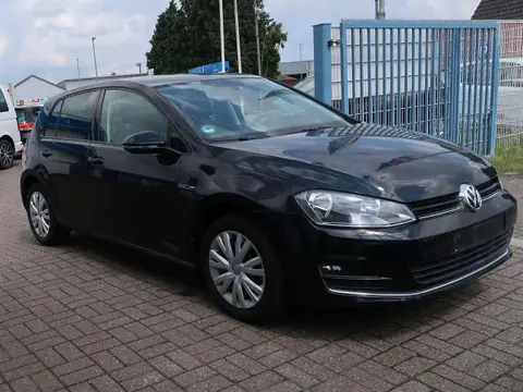 Used VOLKSWAGEN GOLF Petrol 2015 Ad 