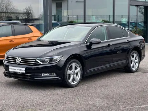 Used VOLKSWAGEN PASSAT Petrol 2015 Ad 