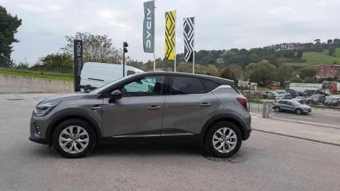 Used RENAULT CAPTUR Hybrid 2021 Ad 