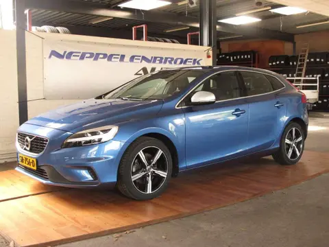 Annonce VOLVO V40 Essence 2018 d'occasion 