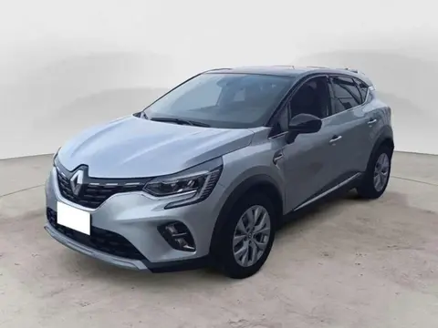 Used RENAULT CAPTUR Hybrid 2021 Ad 