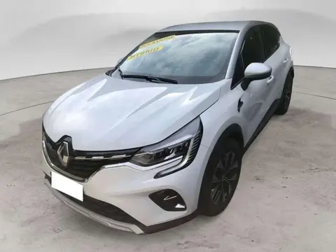 Used RENAULT CAPTUR Hybrid 2023 Ad 