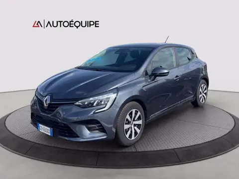 Used RENAULT CLIO Hybrid 2021 Ad 