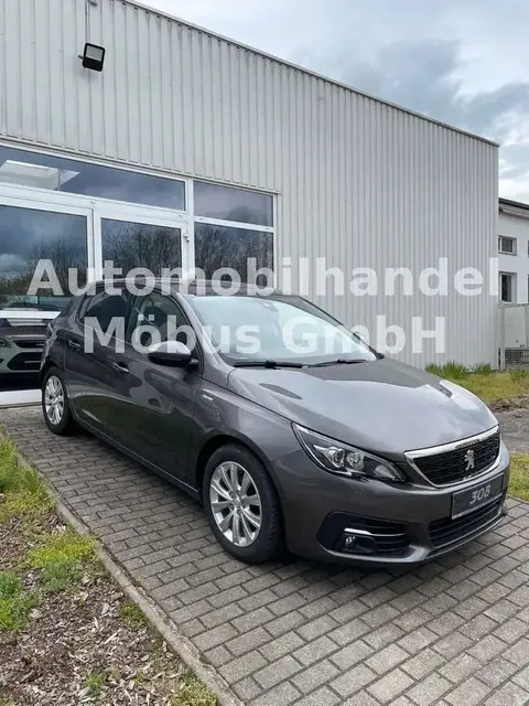 Used PEUGEOT 308 Petrol 2018 Ad Germany