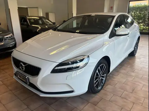 Annonce VOLVO V40 Essence 2018 d'occasion 