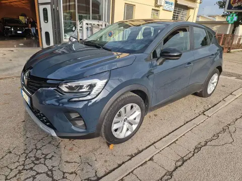 Used RENAULT CAPTUR Hybrid 2022 Ad 