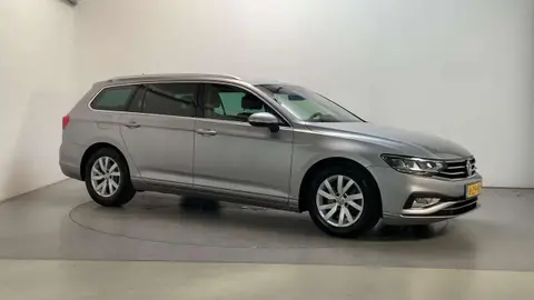 Used VOLKSWAGEN PASSAT Petrol 2020 Ad 