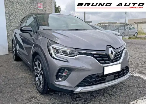 Used RENAULT CAPTUR Hybrid 2021 Ad 