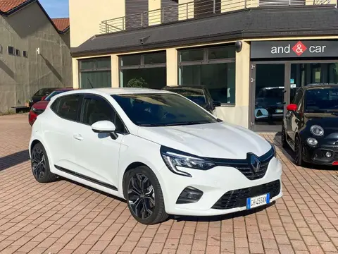 Used RENAULT CLIO Hybrid 2022 Ad 