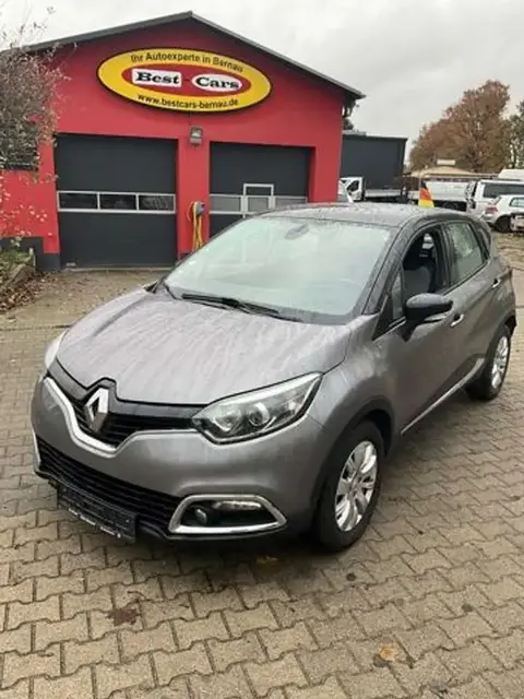 Used RENAULT CAPTUR Petrol 2016 Ad 