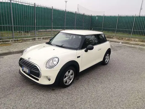 Used MINI ONE Petrol 2015 Ad 