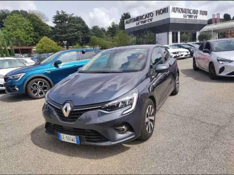 Used RENAULT CLIO Hybrid 2021 Ad 