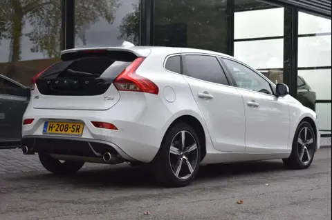 Annonce VOLVO V40 Essence 2020 d'occasion 