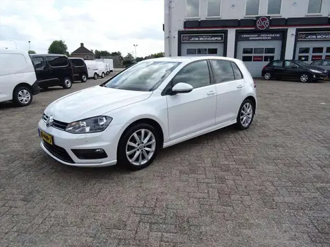 Used VOLKSWAGEN GOLF Petrol 2015 Ad 