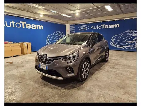 Used RENAULT CAPTUR Hybrid 2022 Ad 