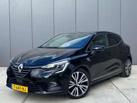 Used RENAULT CLIO Hybrid 2022 Ad 