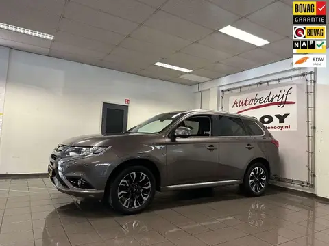 Used MITSUBISHI OUTLANDER Hybrid 2015 Ad 