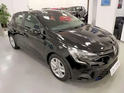 Used RENAULT CLIO Hybrid 2021 Ad 