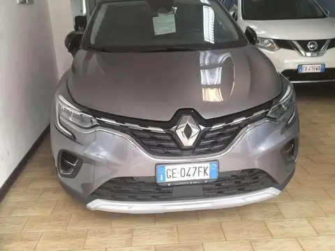 Used RENAULT CAPTUR Hybrid 2021 Ad 