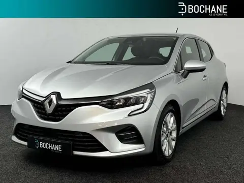 Used RENAULT CLIO Hybrid 2021 Ad 