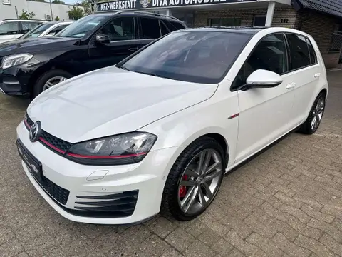 Used VOLKSWAGEN GOLF Petrol 2015 Ad 